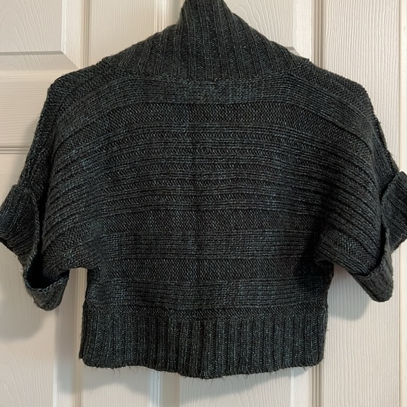 New without tag, Daytrip short sleeve sweater. Very cute. Button up. Size S - Picture 4 of 6